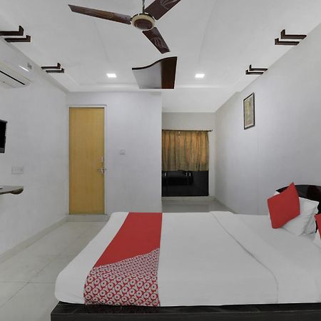 Hotel O Rudra Palace อาเมดาบัด ภายนอก รูปภาพ