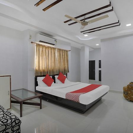 Hotel O Rudra Palace อาเมดาบัด ภายนอก รูปภาพ