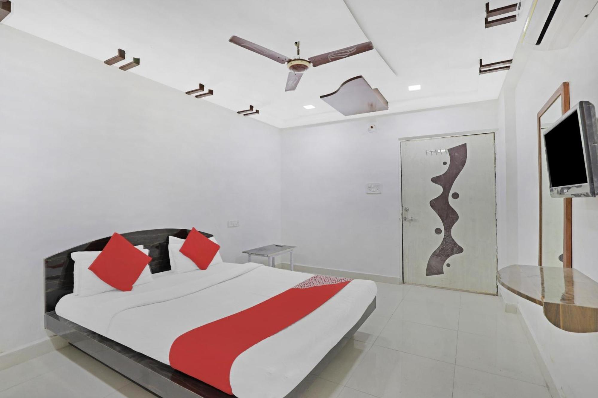 Hotel O Rudra Palace อาเมดาบัด ภายนอก รูปภาพ