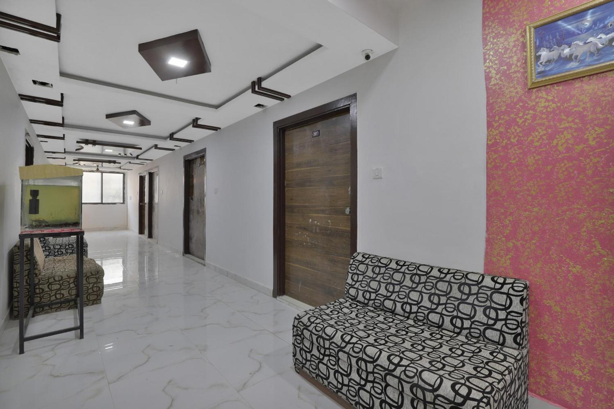 Hotel O Rudra Palace อาเมดาบัด ภายนอก รูปภาพ