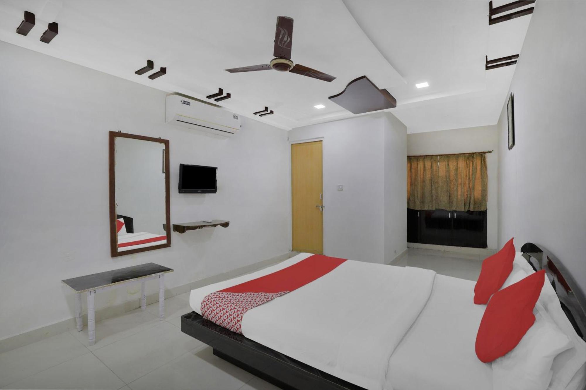 Hotel O Rudra Palace อาเมดาบัด ภายนอก รูปภาพ