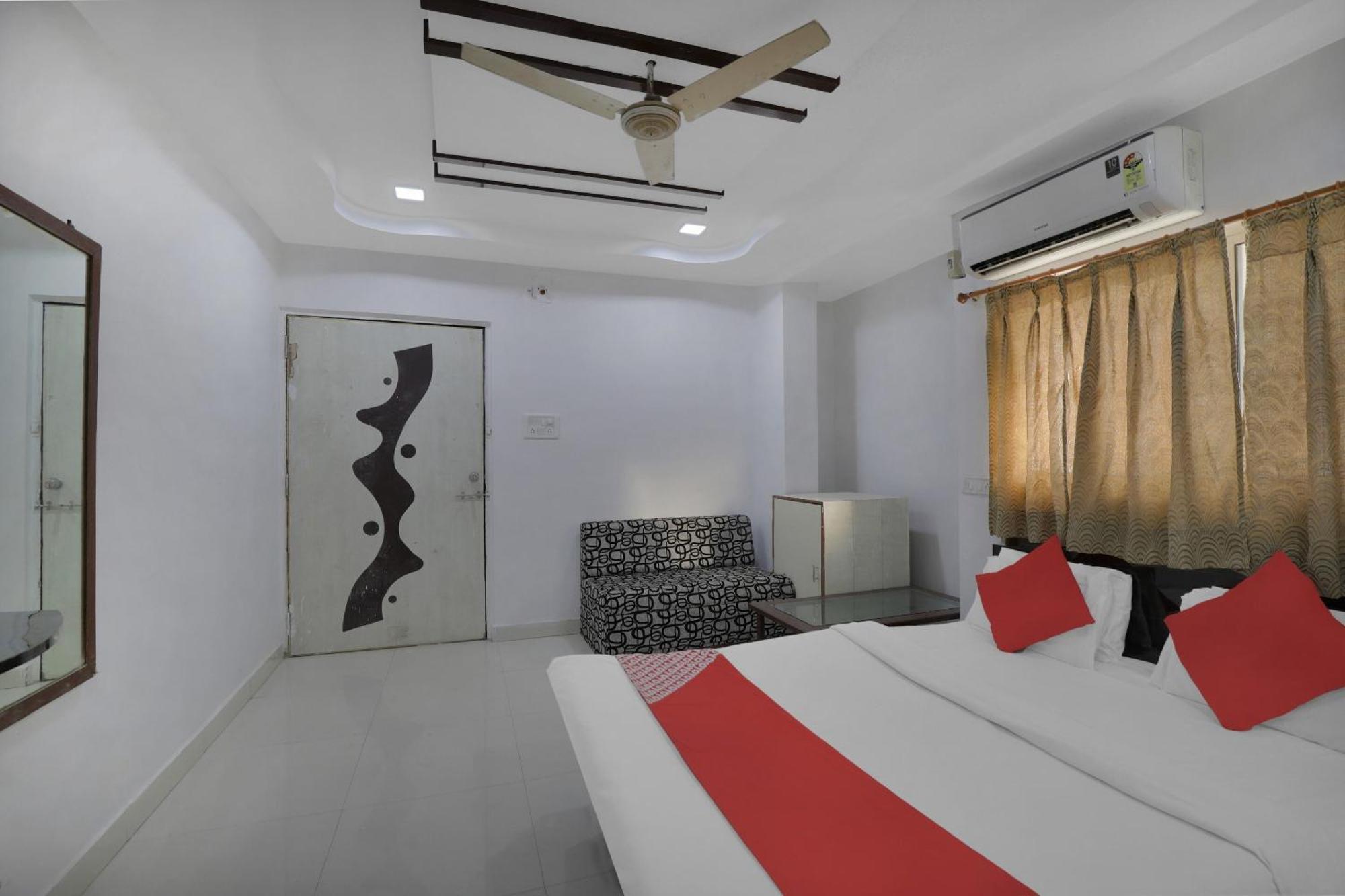 Hotel O Rudra Palace อาเมดาบัด ภายนอก รูปภาพ