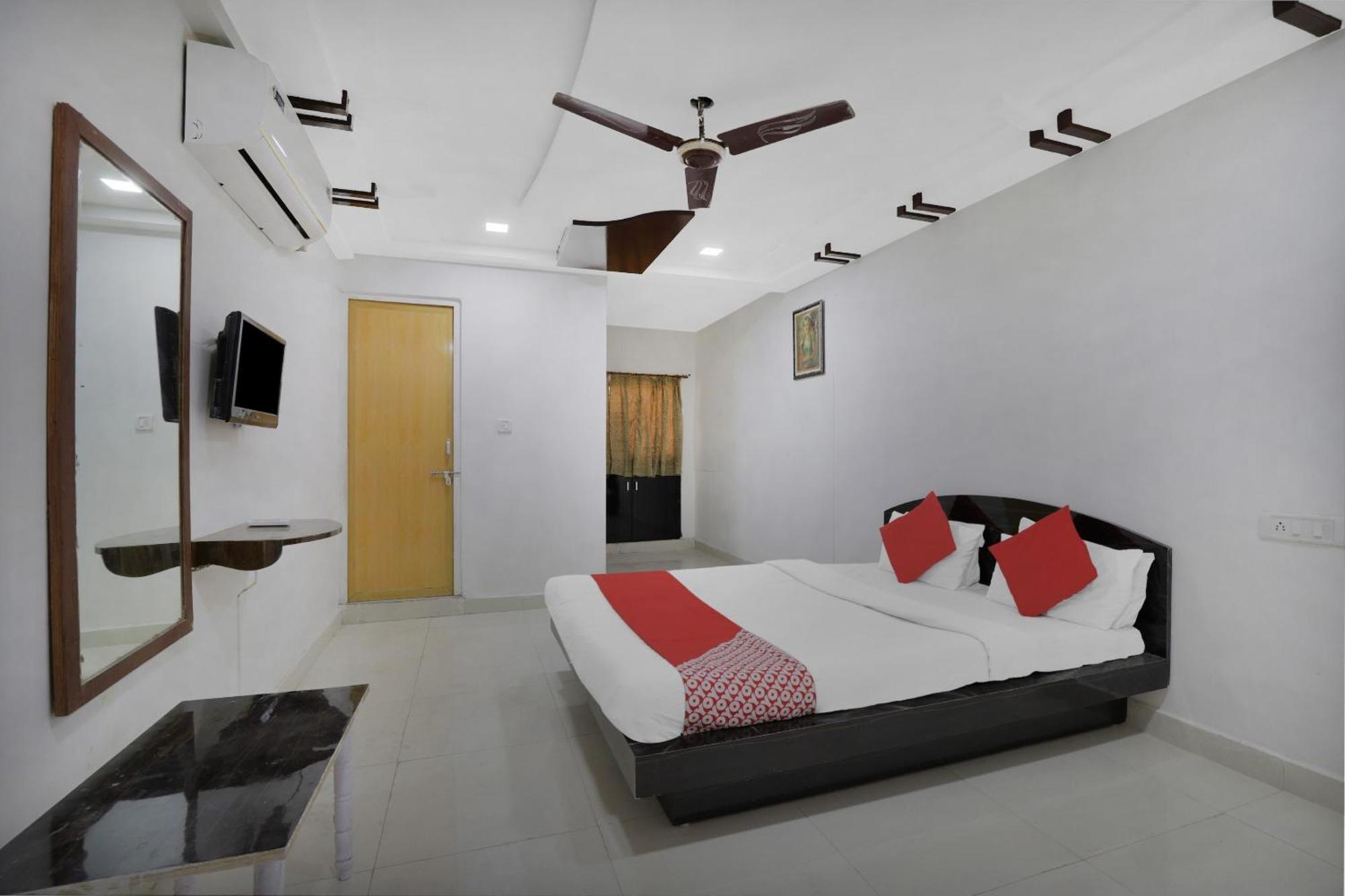 Hotel O Rudra Palace อาเมดาบัด ภายนอก รูปภาพ
